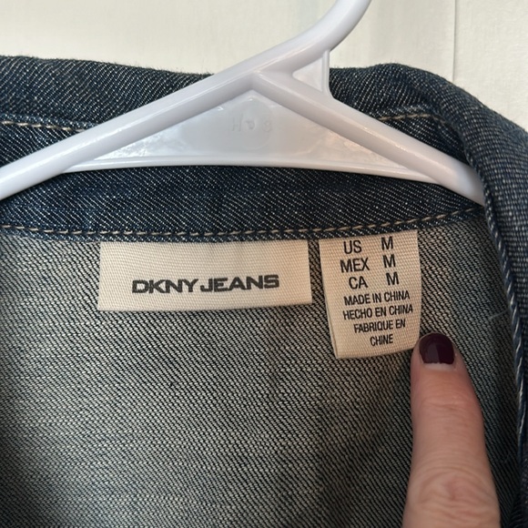 DKNY Cropped Jean Jacket Women’s Medium - Picture 2 of 3